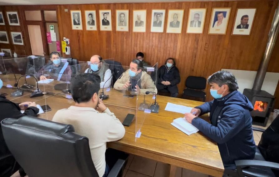 Futrono: Delegado presidencial del Ranco participó de reunión para tratar problemáticas de conectividad en telefonía e internet de zona precordillerana