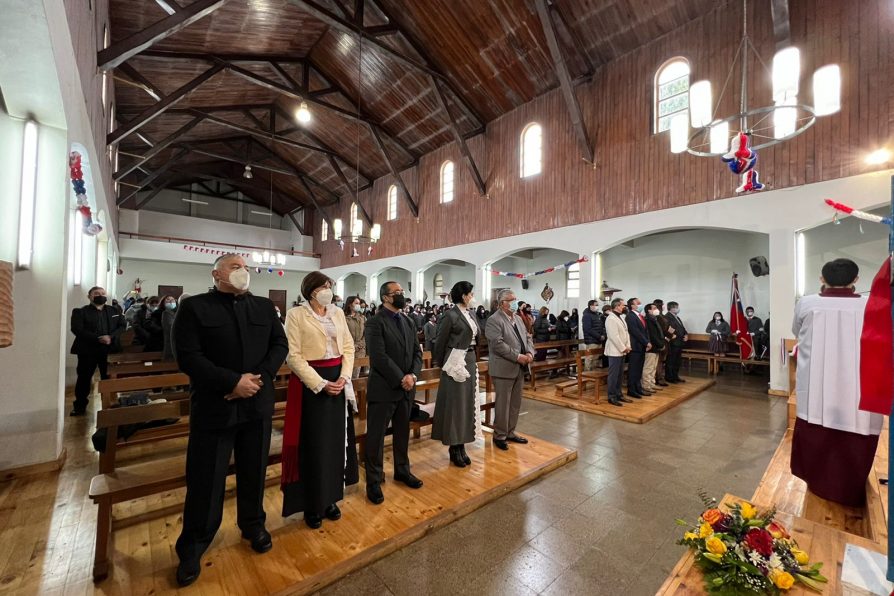 Río Bueno: Delegado presidencial del Ranco participó en Te deum por fiestas patrias