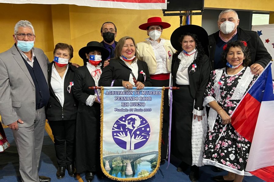 Alejandro Reyes, delegado presidencial, participó de desfile estudiantil en la comuna de Río Bueno