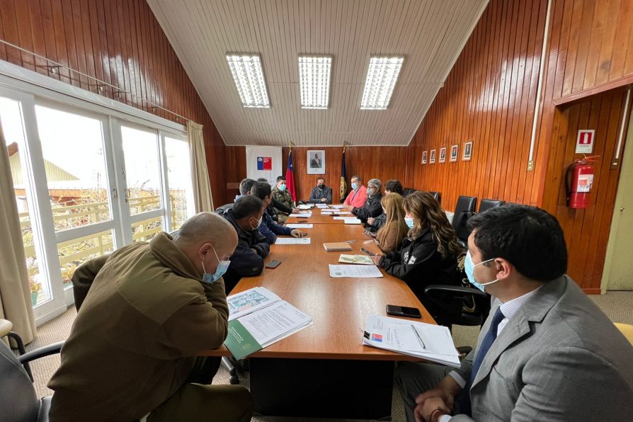 En delegación presidencial del Ranco se realizó reunión de coordinación con representantes de Coper RallyMobil, municipios de La Unión y Río Bueno, y carabineros.