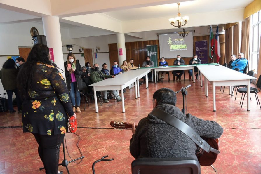 Lanzamiento de festival Alerce Milenario se realizó en La Unión, con la participación del gobernador regional, el delegado presidencial del Ranco y el alcalde del municipio.