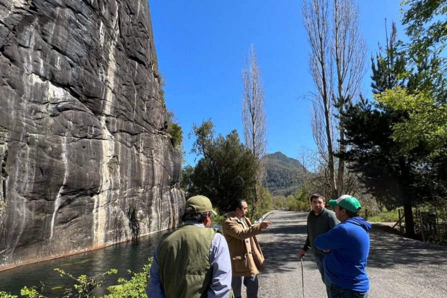 Delegado presidencial del Ranco se reunió con comunidad de Aunquinco en Lago Ranco