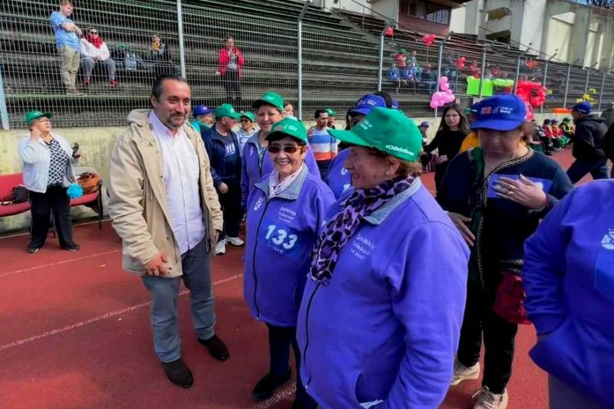 Delegado Presidencial Provincial Alejandro Reyes participa en emotivo campeonato de atletismo de personas mayores