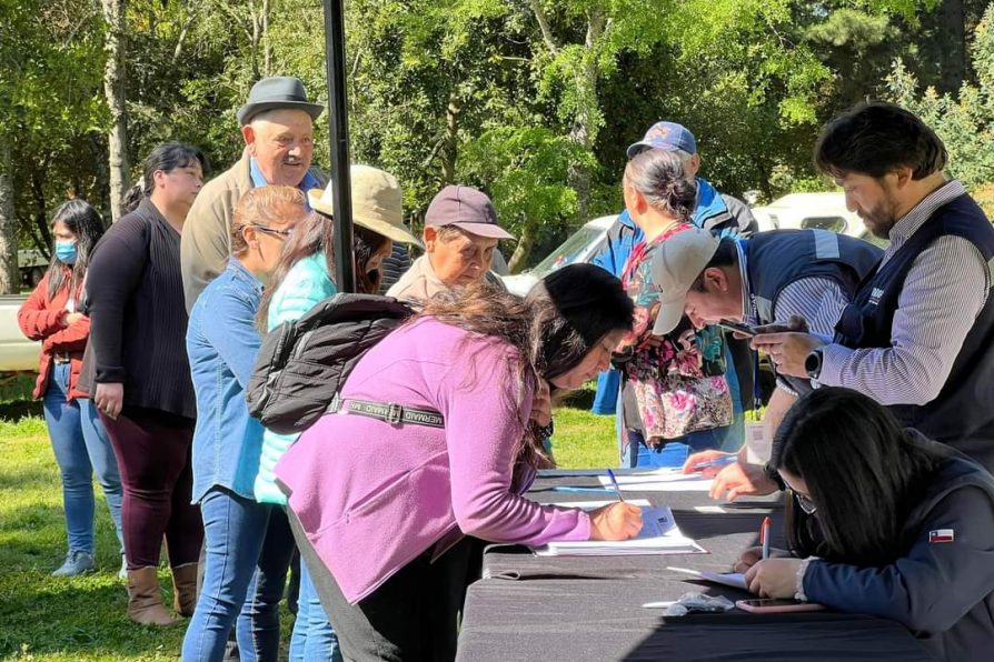 En Parque Municipal de La Unión se realizó nueva y exitosa entrega de fertilizantes de INDAP para ayudar a asegurar siembras de temporada