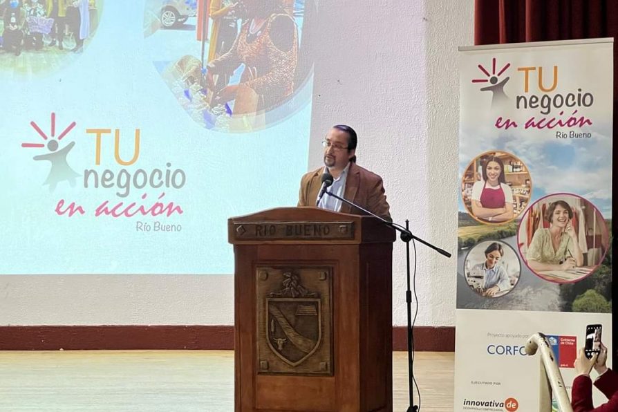 <strong>Delegado Provincial Alejandro Reyes destacó vocación emprendedora y rol social de mujeres participantes en seminario “Tu Negocio en Acción”</strong>