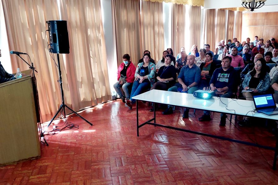 <strong>Equipo territorial de la Delegación del Ranco se despliega a masivo encuentro informativo sobre Cuenca del Río Bueno</strong>