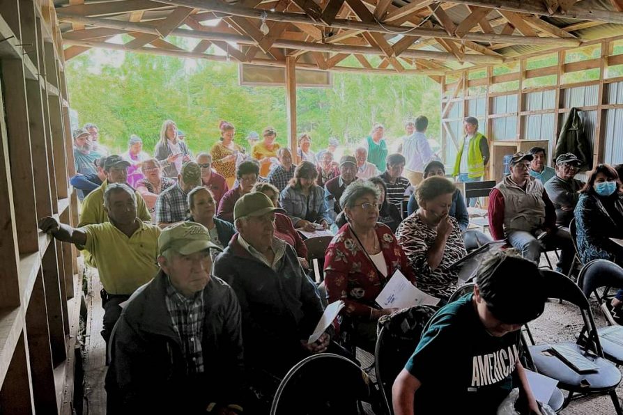 Para dialogar sobre proyecto APR, comunidad y Delegado Presidencial del Ranco, Alejandro Reyes, se reúnen en Sectores Unidos