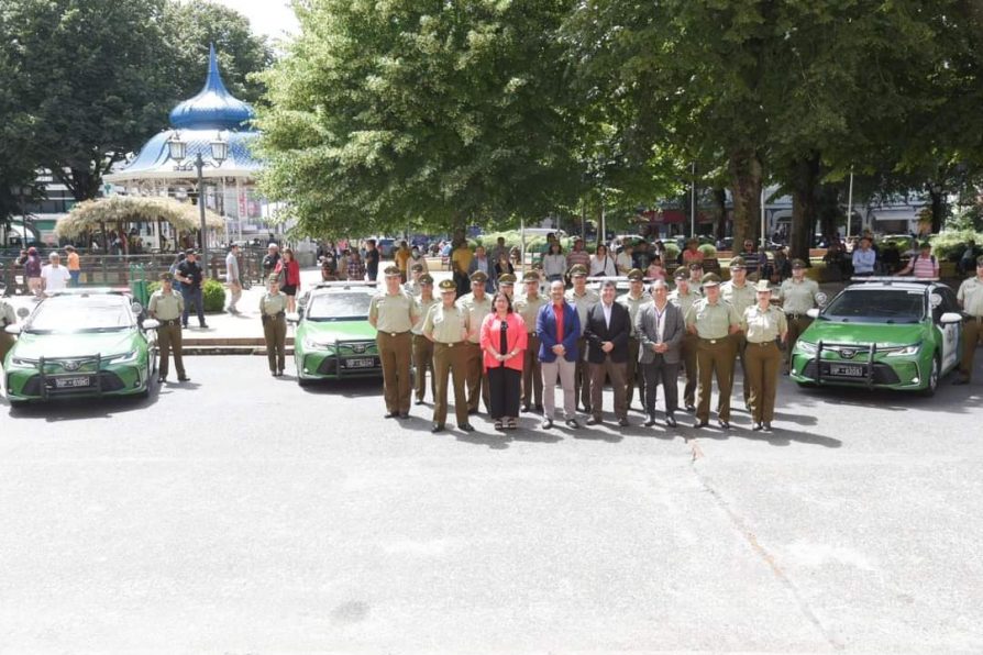 <strong>Delegado Provincial Alejandro Reyes participa en ceremonia de entrega de 8 nuevos vehículos policiales</strong>