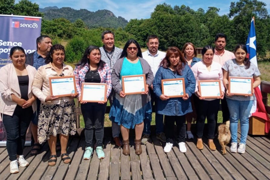 <strong>Certifican a 13 mujeres emprendedoras de Illahuapi Bajo, gracias a programa de SENCE Los Ríos</strong>