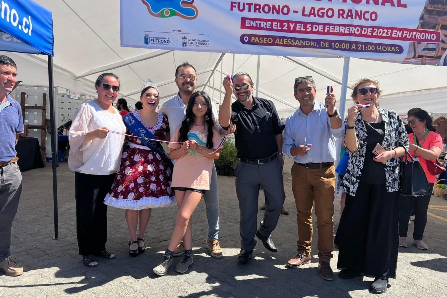 SE REALIZÓ LA INAUGURACIÓN DE LA FERIA BICOMUNAL FUTRONO-LAGO RANCO