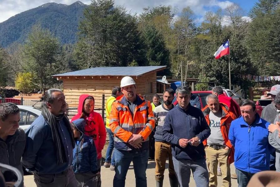 Gobierno dialogó con vecinos en terreno y reforzó trabajo preventivo en Chabranco tras deslizamiento de tierra que afectó ruta del sector