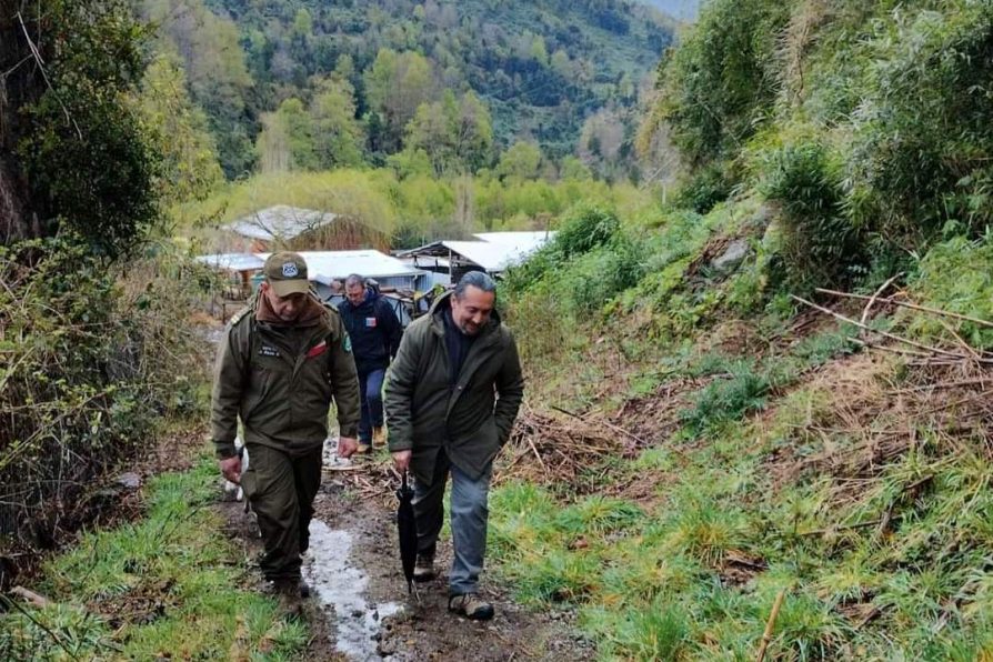 Delegado del Ranco encabeza coordinaciones tras emergencia por derrumbe que afectó a sector Caunahue