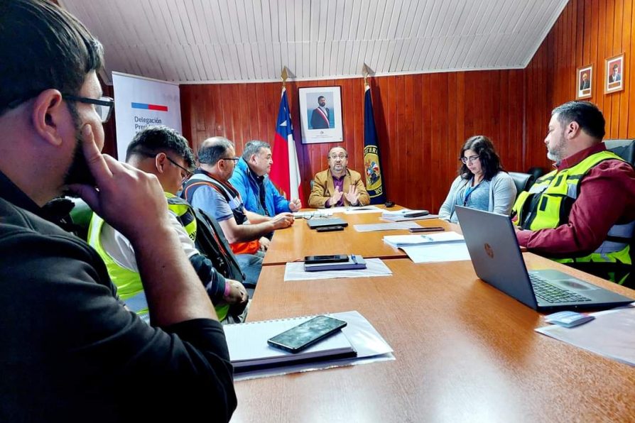 Senapred y delegación provincial revisan planes de emergencia junto a municipios