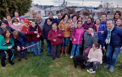 Delegado del Ranco celebra junto a comunidad de Barrio Padre Hurtado, nueva plaza comunitaria financiada por Minvu Los Ríos