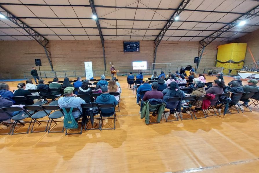 En jornada de líderes comunitarios, delegado explica alcances de Ley del Royalty para 2025