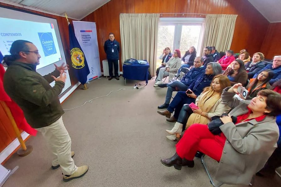 Delegación provincial realiza taller informativo sobre energía dirigido a líderes comunitarios