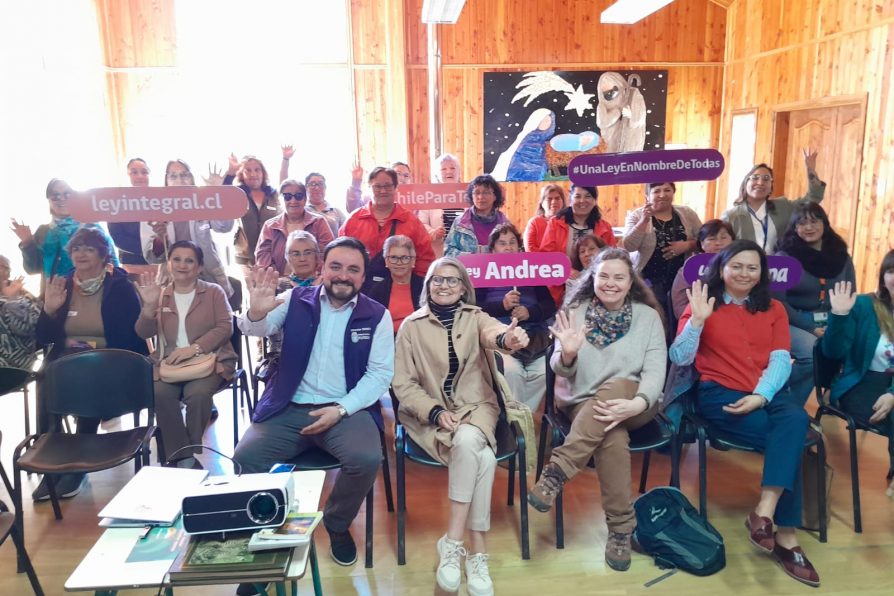 Mujeres mayores de Futrono participan en Taller “Hablemos de Nosotras”