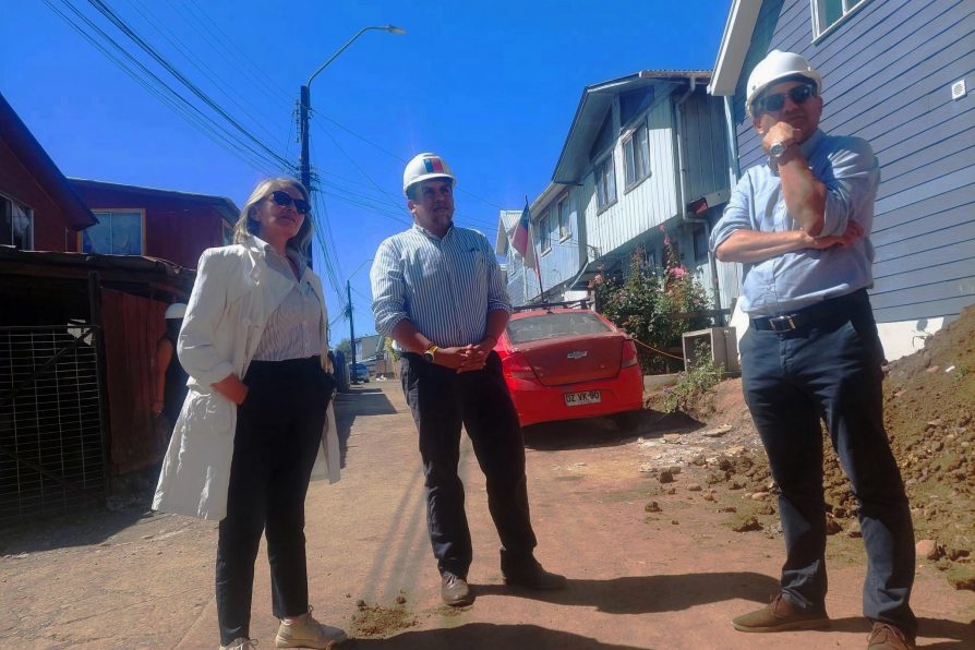 Delegada del Ranco y delegado regional inspeccionan la última parte de los avances de infraestructura de MINVU en la provincia
